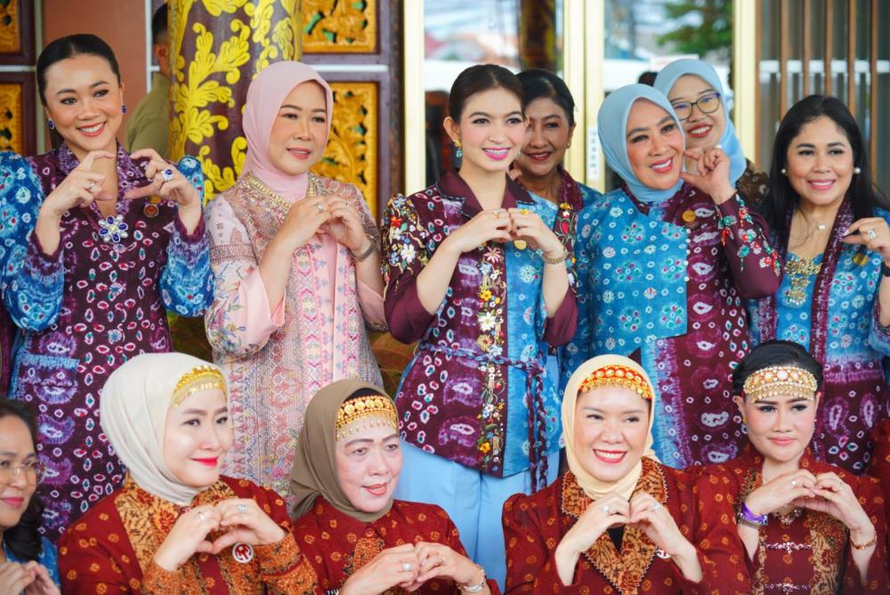 Swarna Songket Nusantara Siap Digelar, Selvi Gibran Borong Produk Kriya Sumsel