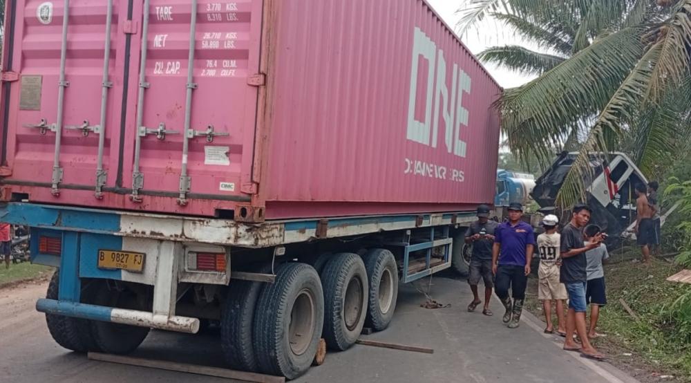Tabrakan Beruntun di Jalan Lintas Prabumulih-Muara Enim, Sopir Gran Max dan Pengendara Motor Luka Serius