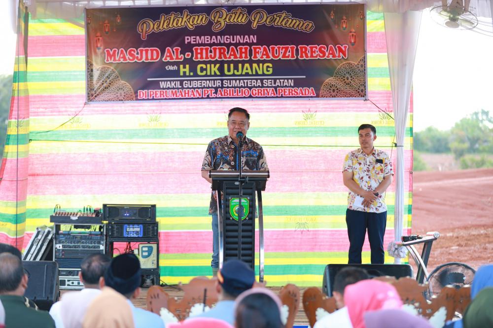Wagub Sumsel H Cik Ujang Letakkan Batu Pertama Masjid Al-Hijrah di Beverly Hill Kota Lubuk Linggau