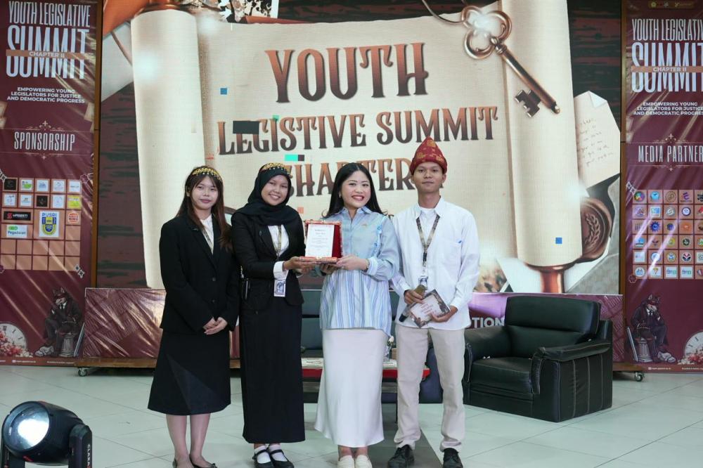 Youth Legislative Summit Chapter II, dr. Ratu Tenny Leriva Dorong Generasi Muda Jadi Young Legislators Berintegritas