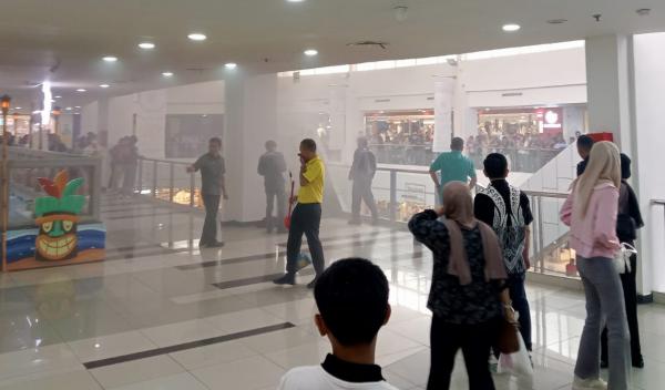 Asap Tebal Keluar dari Eskalator, Pengunjung PTC Palembang Panik: Diduga Korsleting Listrik
