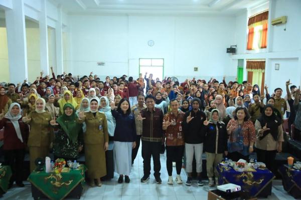 Bangun Generasi Adaptif, dr Ratu Tenny Leriva Kampanyekan Literasi Keuangan dan Digital di Sekolah Rakyat