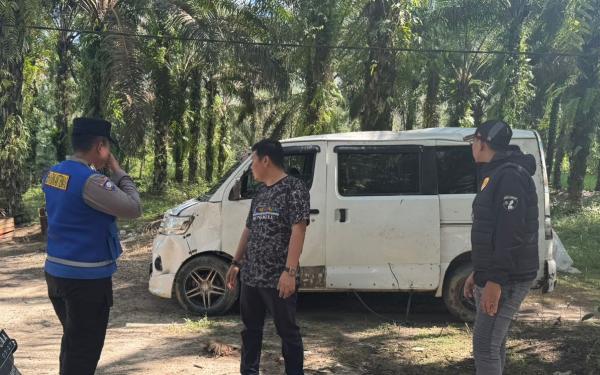 Diduga Sopir Ambil Jalur Terlalu Pinggir, Mobil Pengantar MBG Nyungsep ke Anak Sungai di Muratara, Kerugian Ditaksir Rp8 Juta