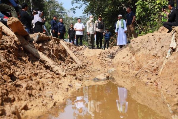 Gubernur HD Gelontorkan Rp15 M Perbaiki Jalan Cengal, Bupati Buka Keran Dana Pusat
