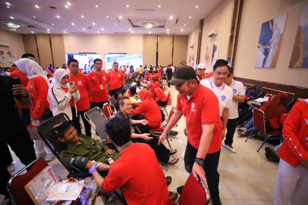 Gubernur Herman Deru Apresiasi Donor Darah Massal Paguyuban Tionghoa: Bukti Sumsel Kompak