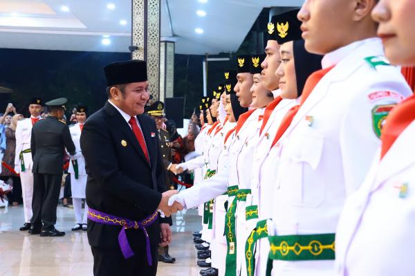 Gubernur Herman Deru Kukuhkan 50 Paskibraka Sumsel, Tekankan Semangat Satria dan Teladan Bangsa