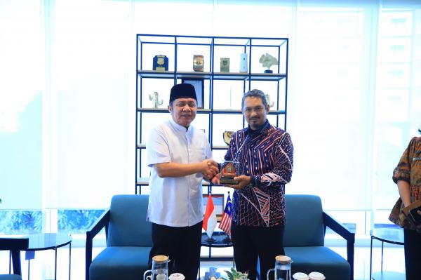 Gubernur Herman Deru Perkuat Hubungan Regional Lewat Pertemuan Strategis dengan Konjen Malaysia