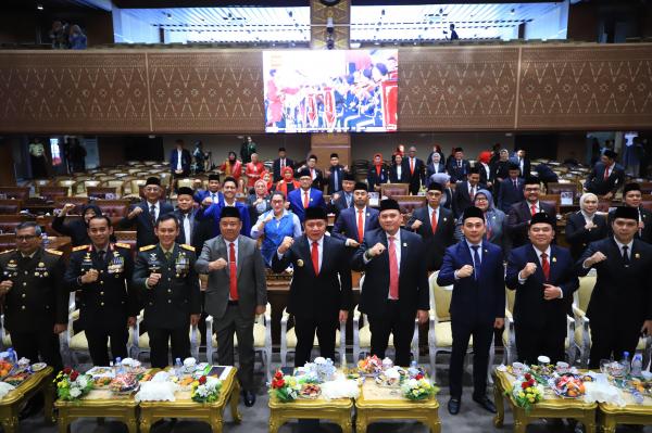 Gubernur Herman Deru dan Wagub Cik Ujang Khidmat Ikuti Pidato Kenegaraan Perdana Presiden Prabowo