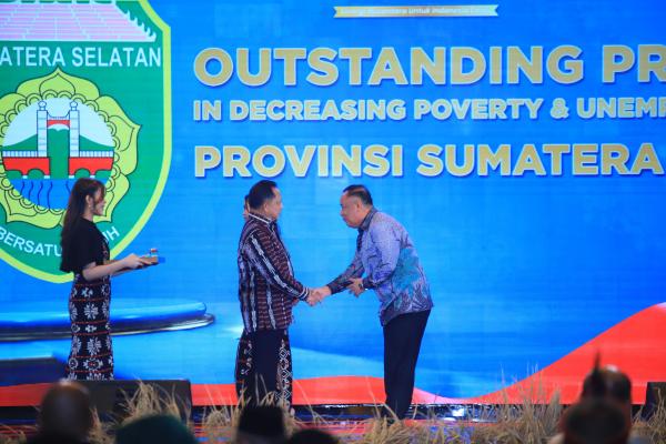 Gubernur Herman Deru–Wagub Cik Ujang Sukses Tekan Kemiskinan, Sumsel Raih Penghargaan Nasional 2026
