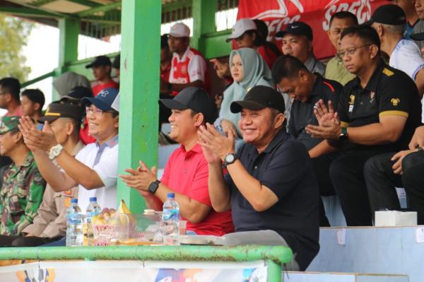 Herman Deru Buka Fun Turnament Football Usia 45 Piala Gubernur