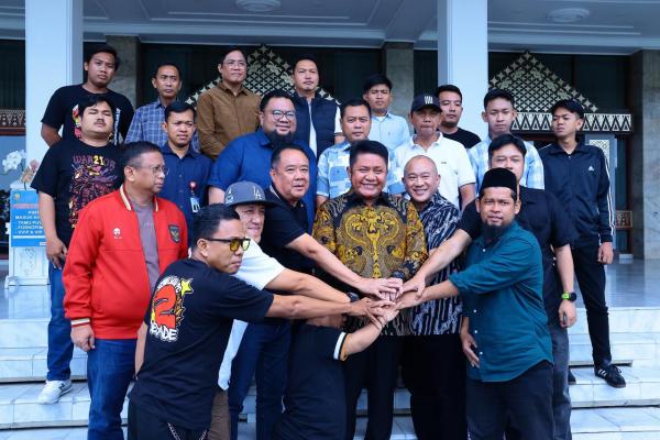 Herman Deru Suport  Manajemen dan Suporter Demi Kebangkitan Sriwijaya FC Dari Zona Degradasi