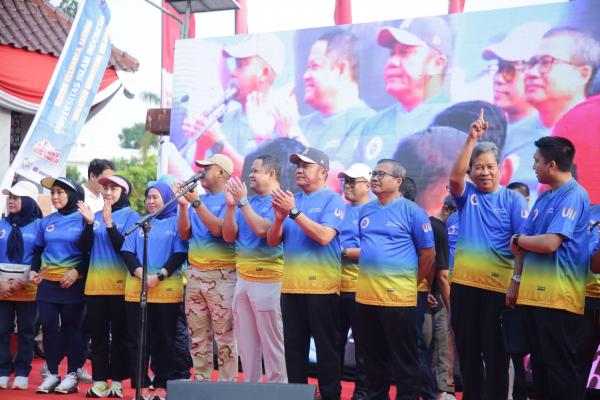 KA UII Gelar Jalan Sehat di Palembang,  Herman Deru Dorong  Alumni Jadi Agen Perubahan