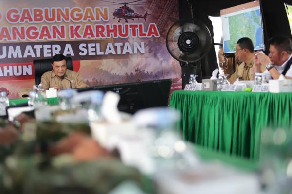 Karhutla Sumsel: Menko Polkam dan Kepala BNPB Cek Langsung Operasi Pemadaman
