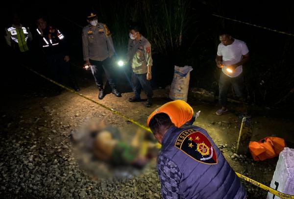 Kereta Api Babaranjang Tabrak Pemulung hingga Tewas di Prabumulih, Polisi Langsung Evakuasi Korban