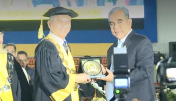 Ketua MPR Ahmad Muzani Berikan Arahan di Hadapan Wisudawan Unsri, Rektor Tekankan Pentingnya Menjaga Nama Baik Almamater
