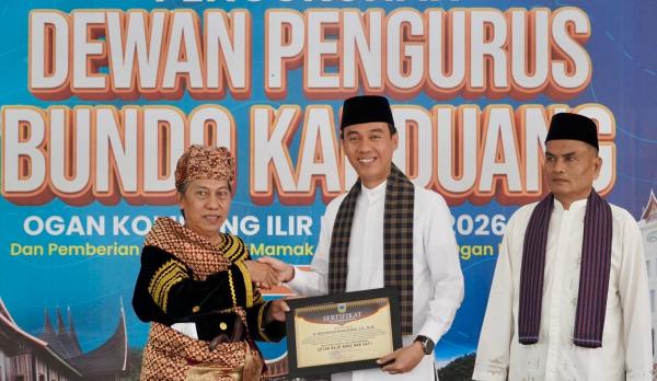 Muchendi Resmi Sandang Gelar Adat Minang Sutan Rajo Mudo Nan Sati, Perkuat Sinergi Budaya di OKI