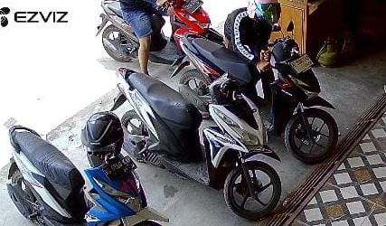 Pelaku Curanmor Dekat Kampus Unsri Indralaya Terekam CCTV, Motor Raib Hanya Dalam Hitungan Menit