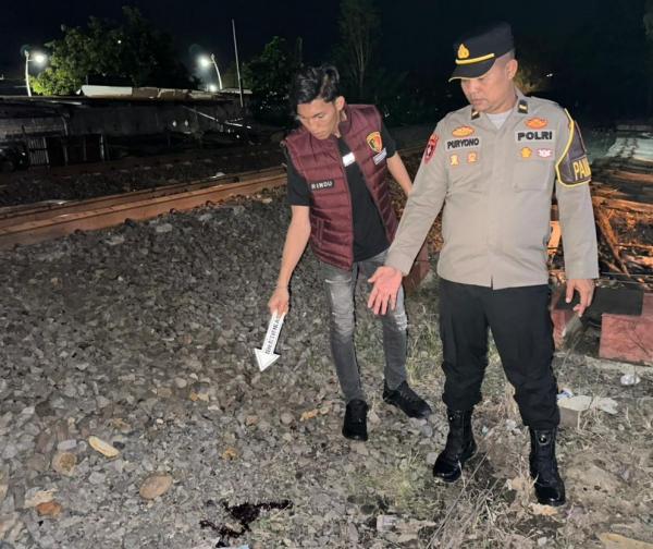 Pengemudi Motor Terpental 7 Meter dan Nyaris Tewas Ditabrak Kereta Api di Muara Enim, Polisi Selidiki Penyebab Kecelakaan