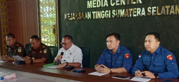 Penyidik Kejati Sumsel Tahan ASN KSOP Palembang, Diduga Raup Rp1,2 Miliar dari Pungutan Kapal di Sungai Lalan