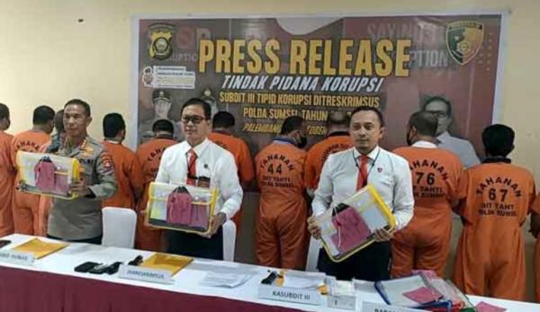Polda Limpahkan 13 Tersangka Korupsi ke Kejati Sumsel