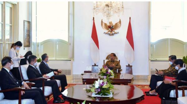 Presiden Jokowi Terima Kunjungan Kehormatan Menlu RRT