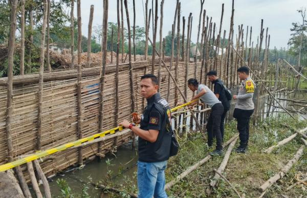 Pria Tanpa Identitas Ditemukan Tewas di Corong Air Sungai Sindu, Polisi Lakukan Penyelidikan dan Visum untuk Ungkap Penyebab Kematian