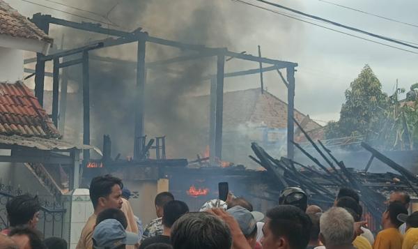 Rumah Semi Permanen di Kayuagung Ludes Terbakar, Ibu Rumah Tangga Sempat Pingsan Saat Selamatkan Anak
