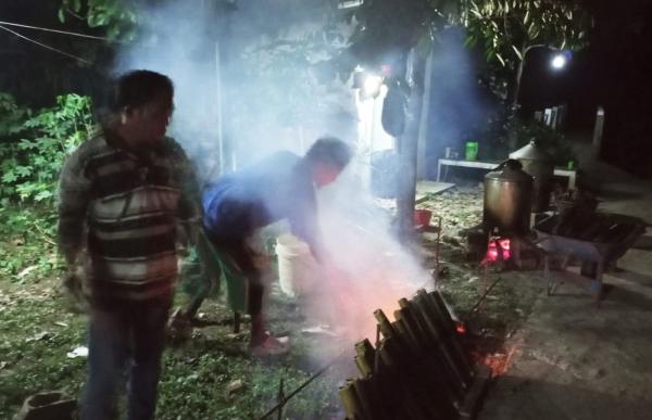 Sambut 10 Muharram, Warga Karang Raja Muara Enim Lestarikan Tradisi Melemang Warisan Leluhur yang Sarat Makna Kebersamaan