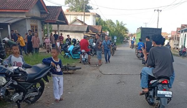 Sepeda Motor Tabrak Bus di Muara Enim, Dua Pelajar Luka Berat dan Dilarikan ke Rumah Sakit