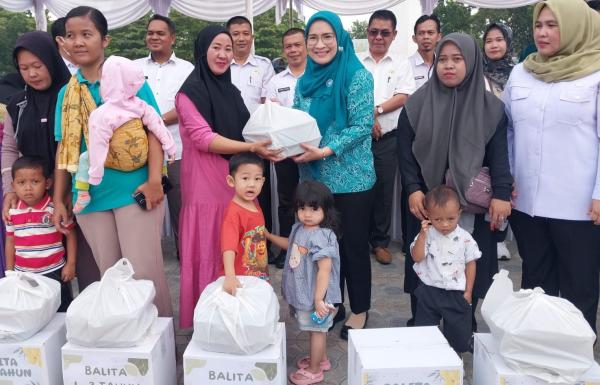 TP PKK dan Dinas Kesehatan OKU Bagikan 555 Kg Telur untuk Balita dan Ibu Hamil, Dorong Target Zero Stunting
