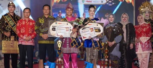 Ungguli 14 Pasang Finalis, Raiyen dan Cece Resmi Dinobatkan sebagai Bujang Gadis Muara Enim 2026
