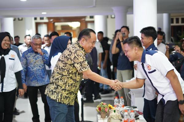Wagub Cik Ujang Kukuhkan Kepengurusan KONI Muara Enim Masa Bakti 2025-2029