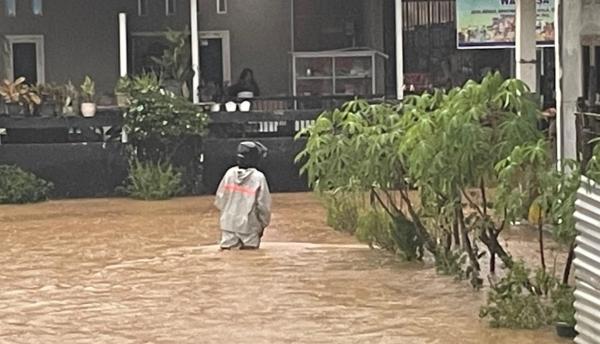 Warga Tanjung Kemala OKU Terisolir Setelah Dikepung Banjir Setinggi 80 Sentimeter, Harapkan Perhatian Pemerintah