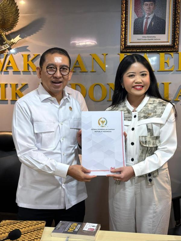 dr. Hj. Ratu Tenny Leriva Soroti Pelestarian Bahasa Daerah