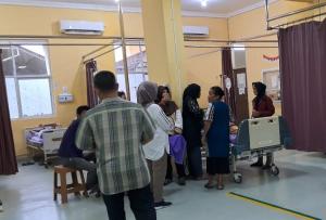 7 Warga Muara Enim Tersambar Petir Saat Berteduh di Pondok Kebun Sawit, Satu Meninggal Dunia di Tengah Cuaca Ekstrem 7 Warga Muara Enim Tersambar Petir Saat Berteduh di Pondok Kebun Sawit, Satu Meninggal Dunia di Tengah Cuaca Ekstrem