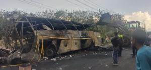 Bus ALS Terbakar Usai Tabrakan dengan Truk Tangki BBM di Muratara, 16 Penumpang Tewas Terpanggang